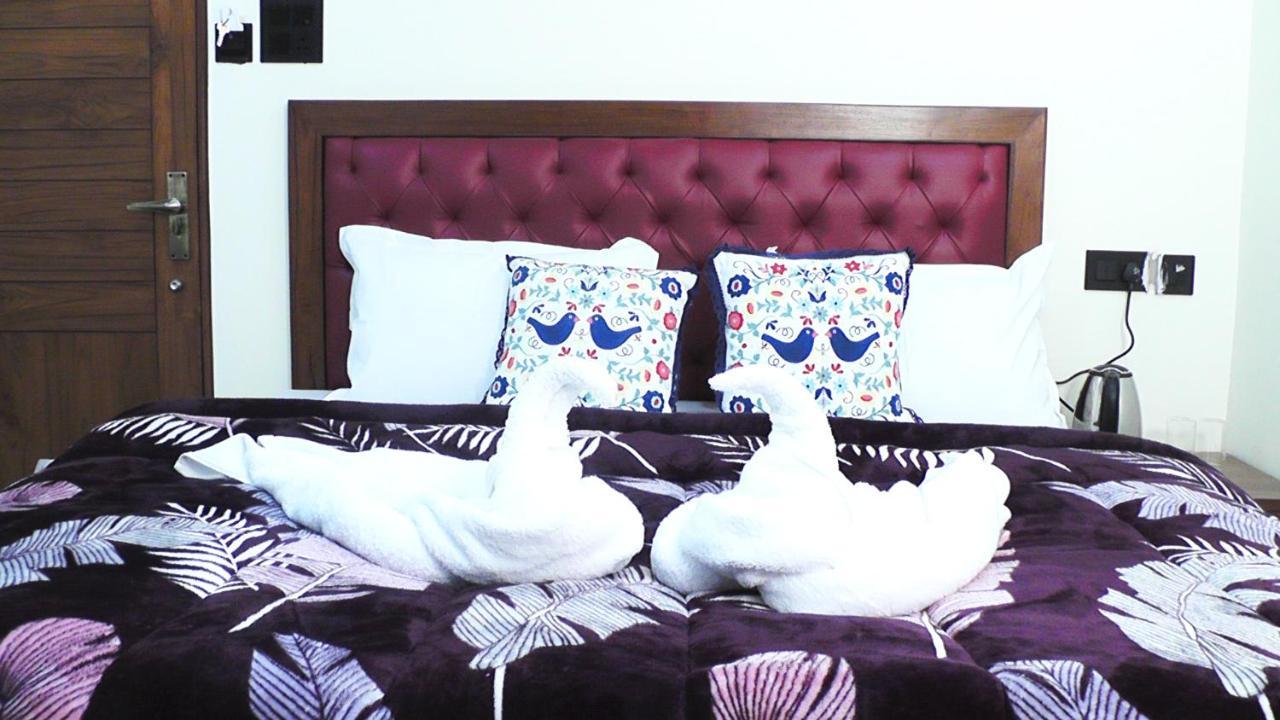 Hotel Jakhu Heights Шимла Экстерьер фото