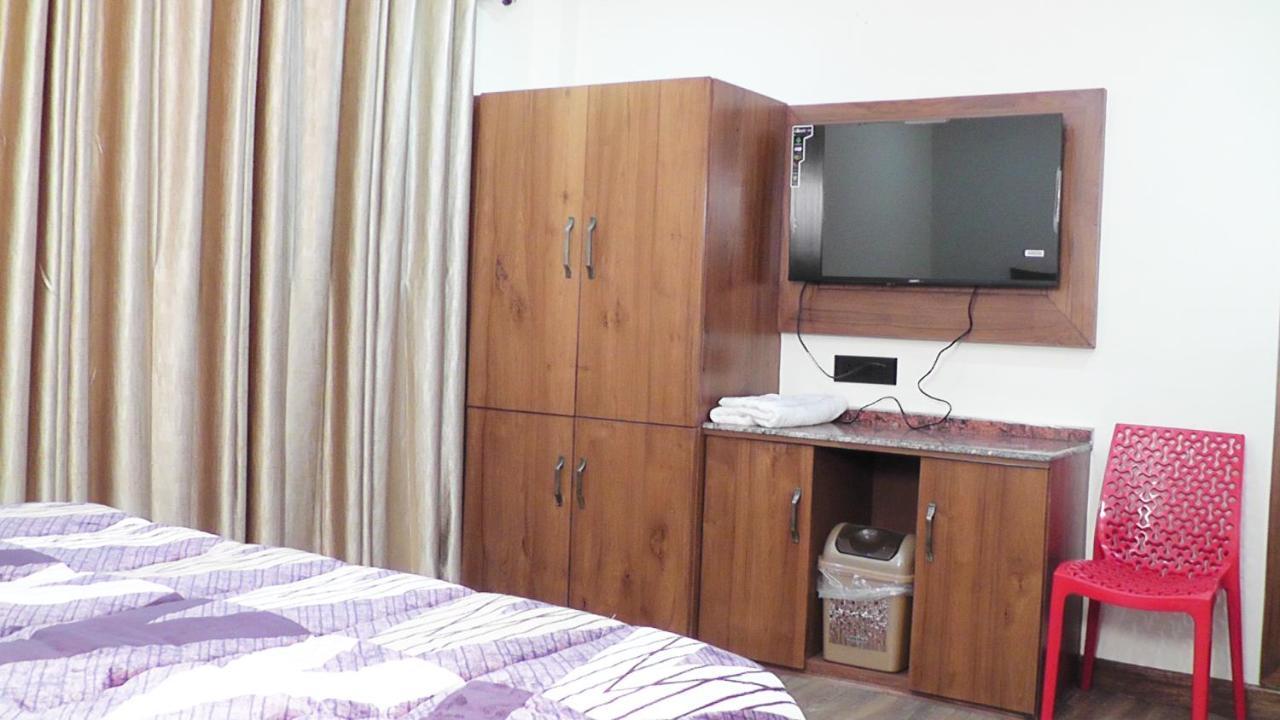 Hotel Jakhu Heights Шимла Экстерьер фото