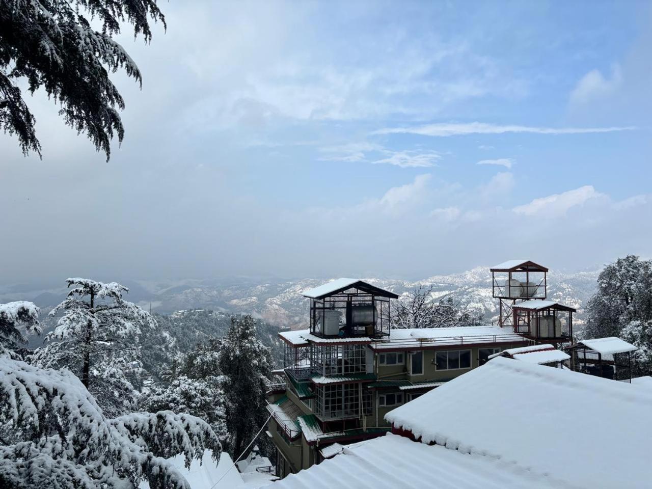 Hotel Jakhu Heights Шимла Экстерьер фото
